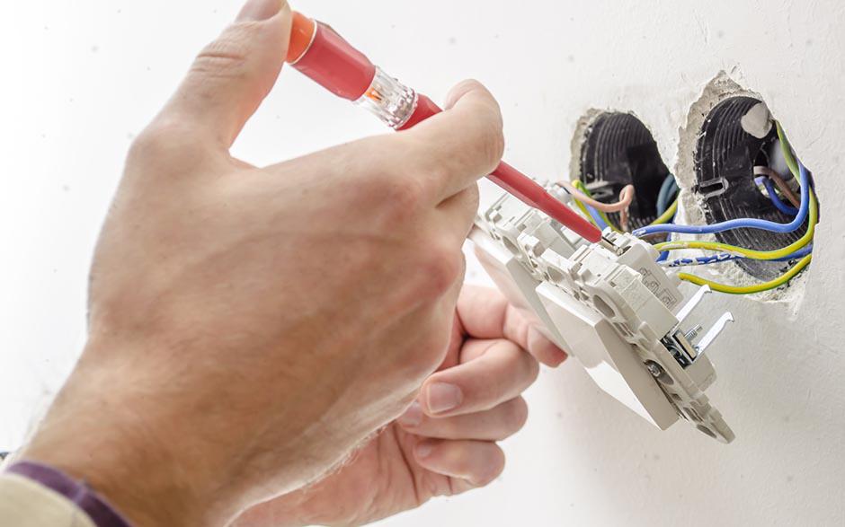 besoin d'un électricien Les Ulis